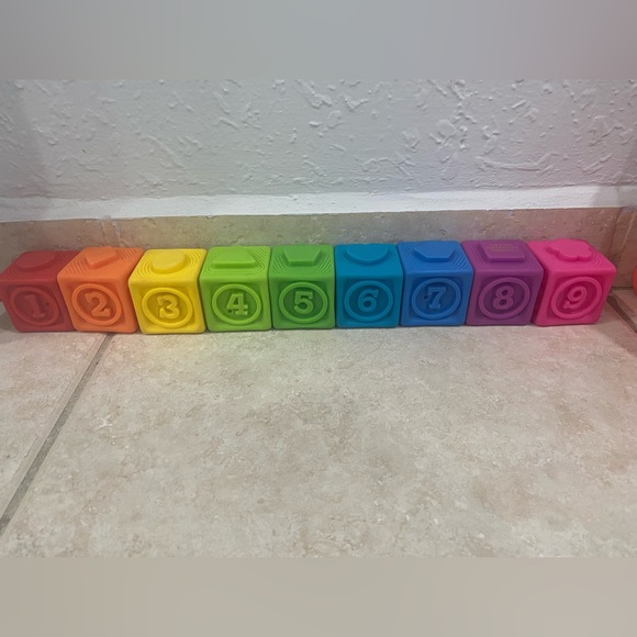 Stacking blocks - Picture 3 of 3